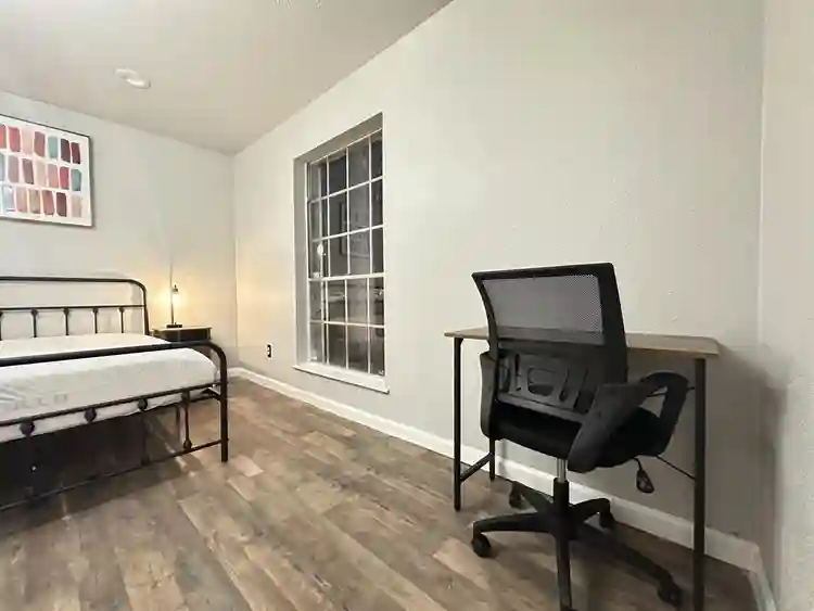 8 BR in Houston