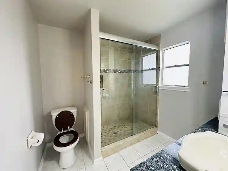 8 BR in Houston