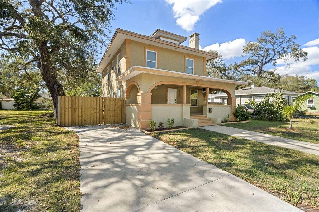 6 BR in St. Petersburg