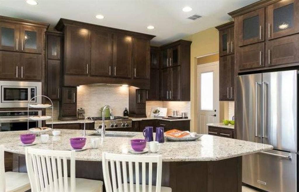 5 BR in Converse