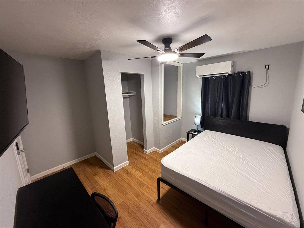 9 BR in Houston