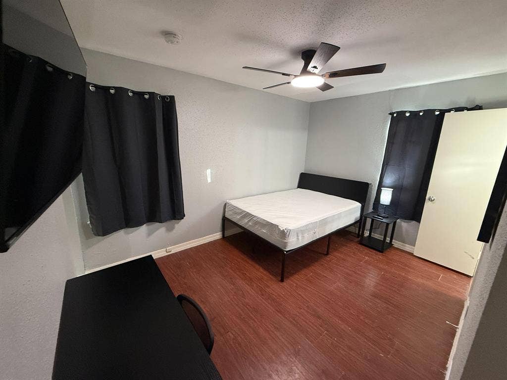 9 BR in Houston