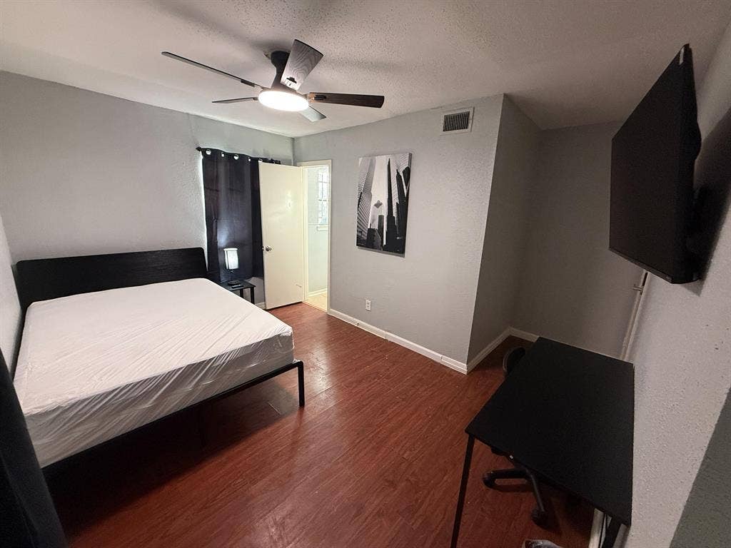 9 BR in Houston