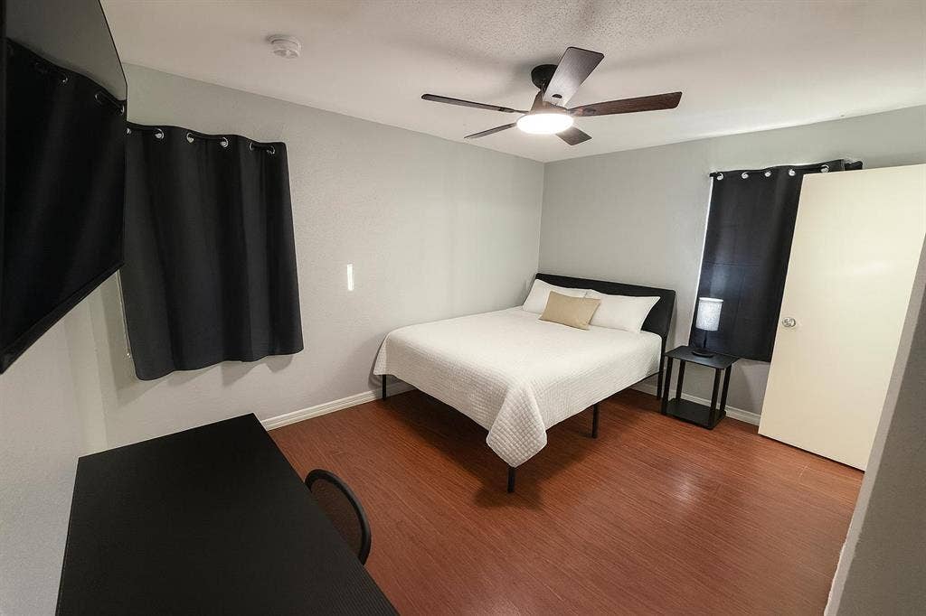 9 BR in Houston