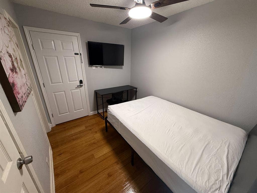 9 BR in Houston