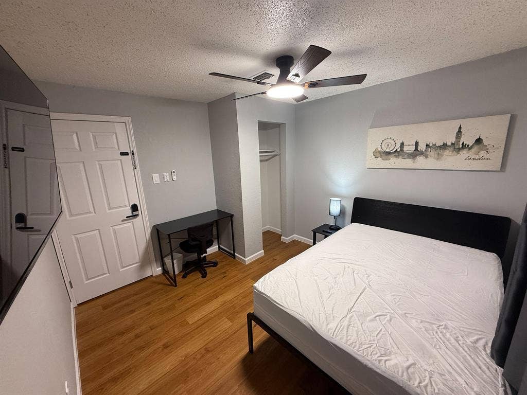 9 BR in Houston