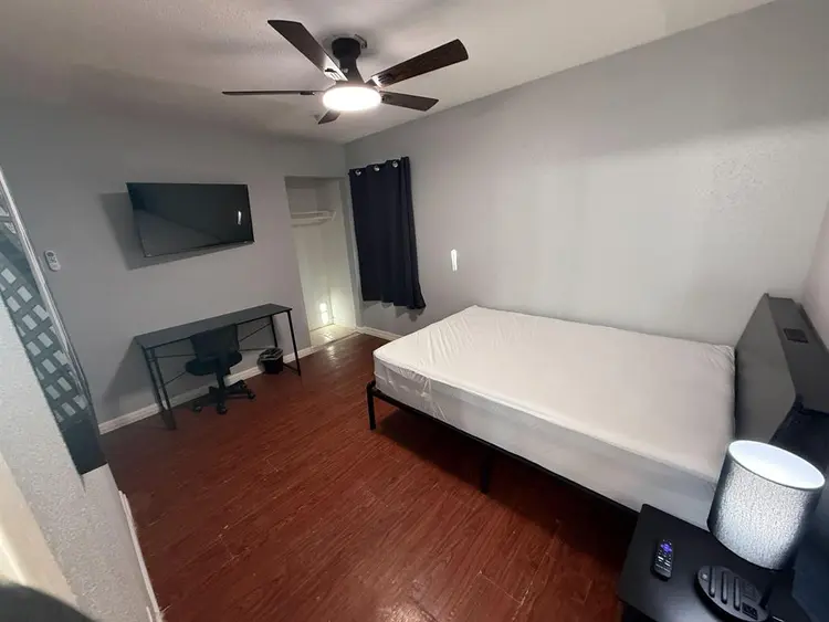 9 BR in Houston