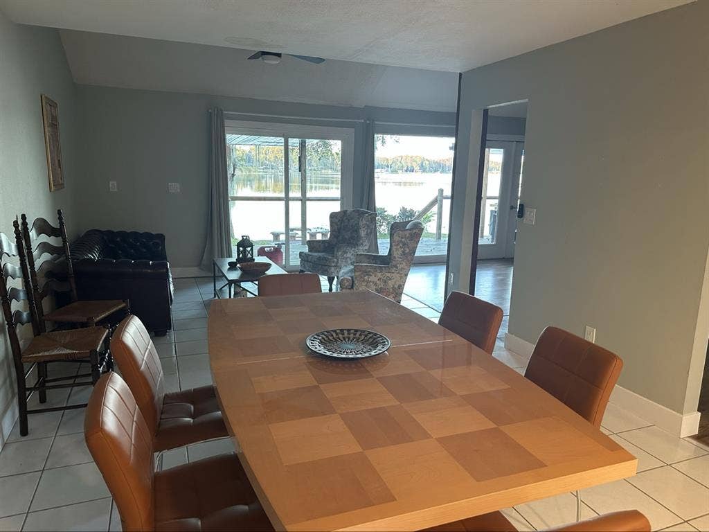 Lakefront home with lots aroundd