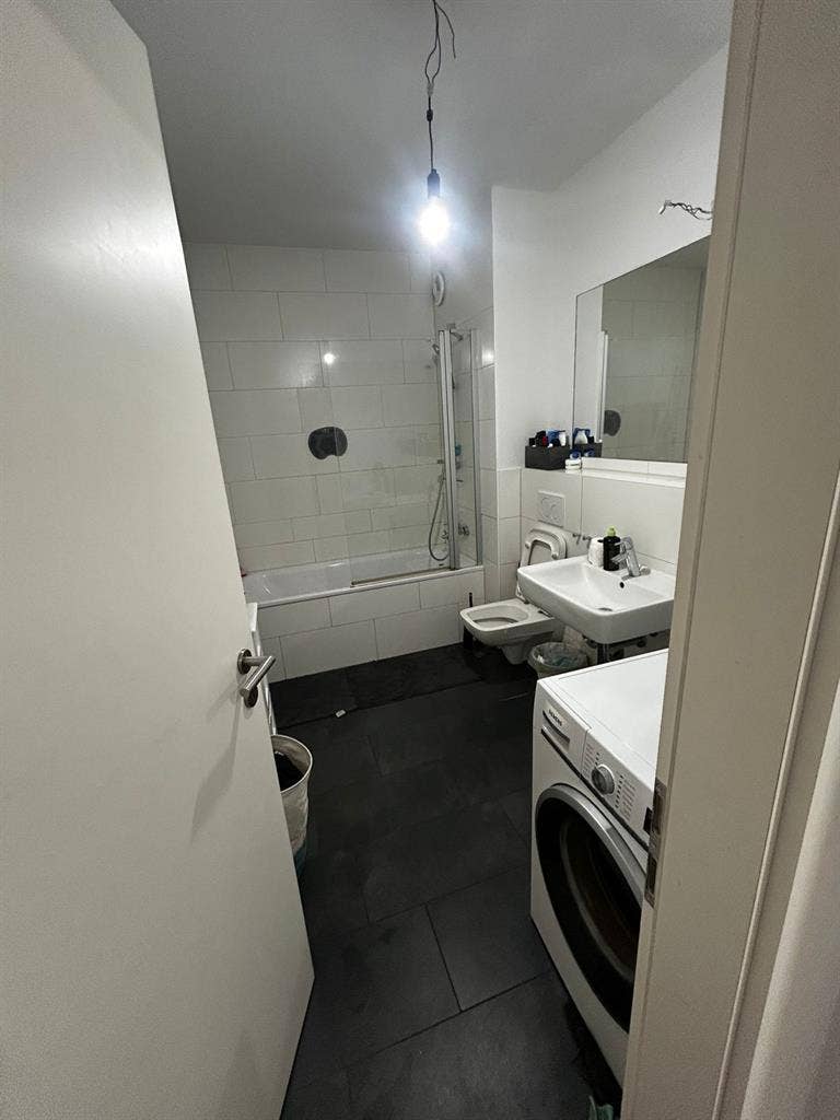 Space for 1 person in shared Room