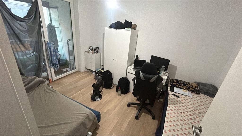 Space for 1 person in shared Room