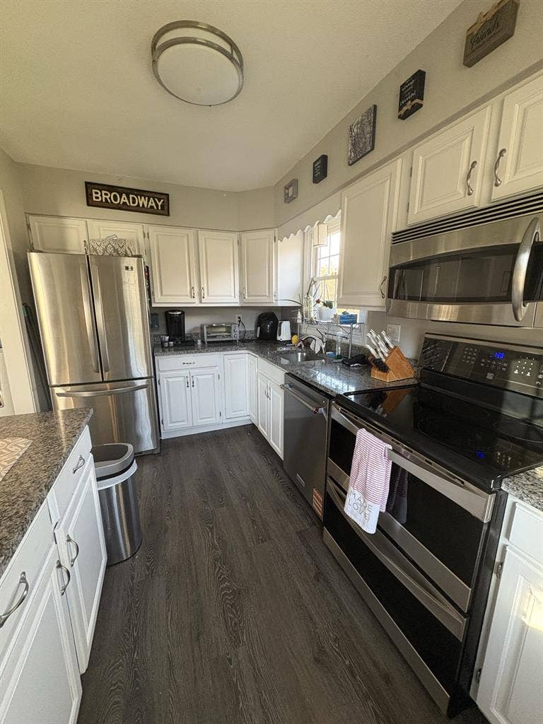 ROOM FOR RENT SECOND FLOOR