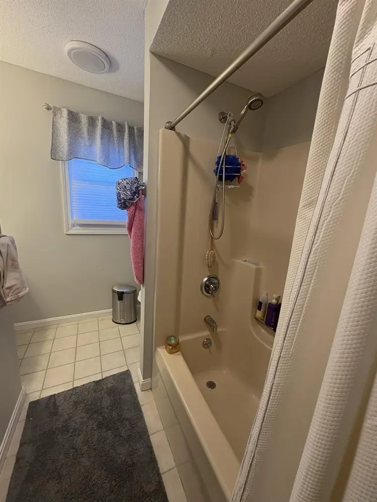 ROOM FOR RENT SECOND FLOOR