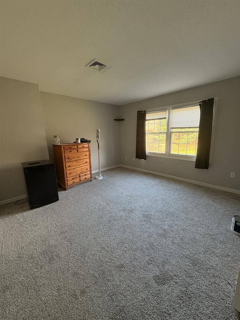 ROOM FOR RENT SECOND FLOOR