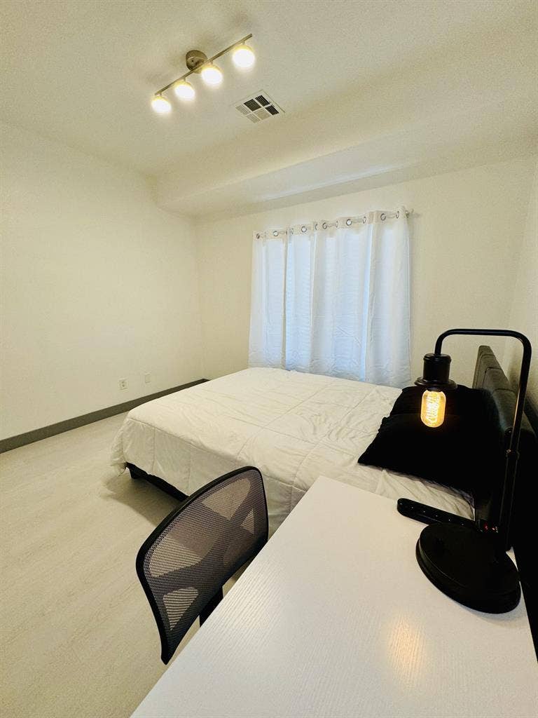 Room for Rent in Vegas! $