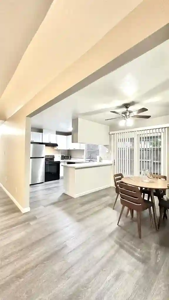 Private bed/bath in Arden/Arcade