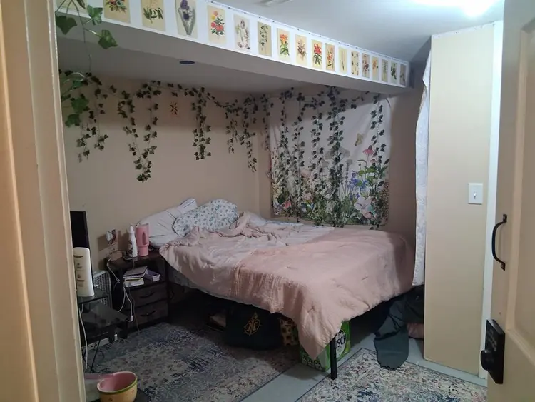 Room for rent! CONTACT ME ASAP!