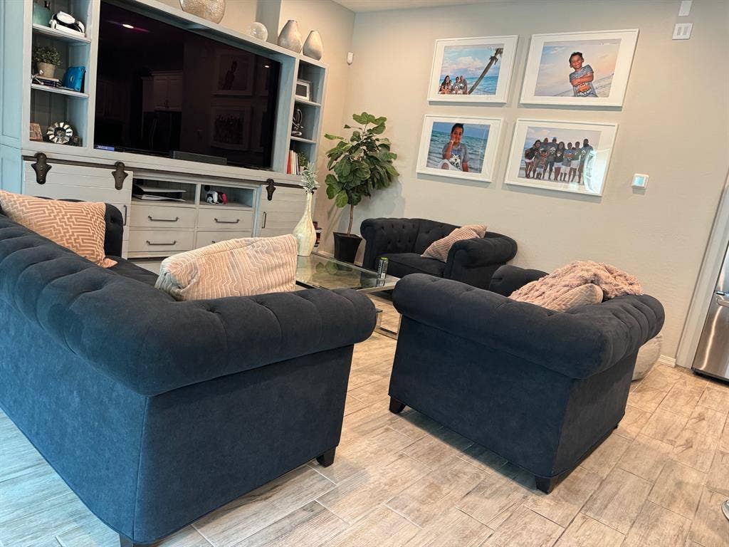 Master Bedroom Suite / Must See!!