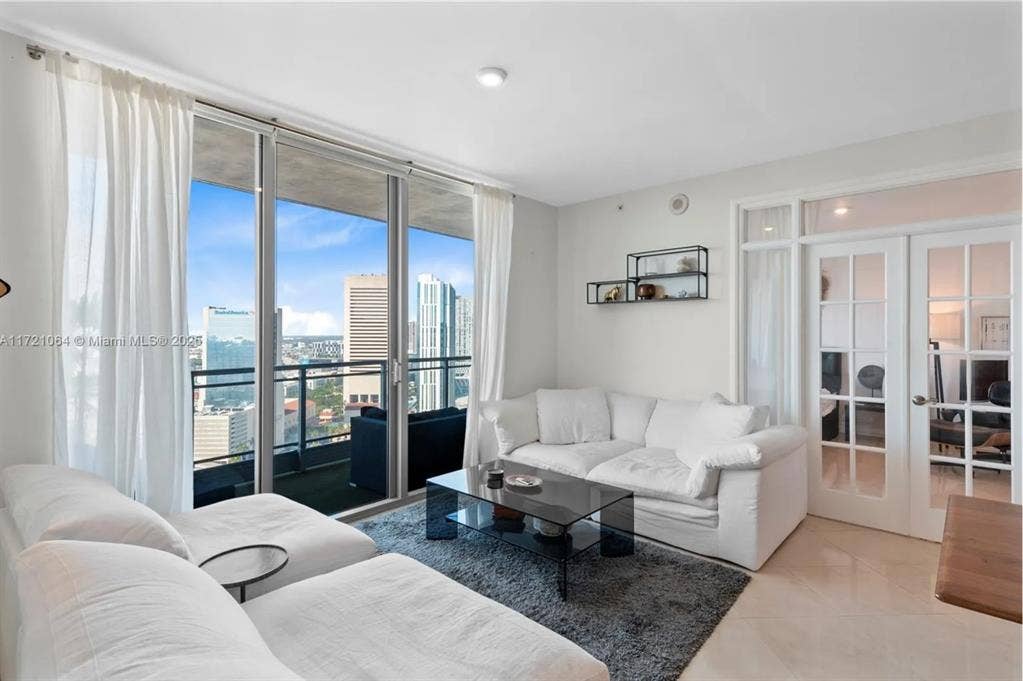 Room For Rent In Brickell