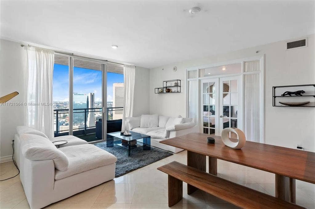 Room For Rent In Brickell