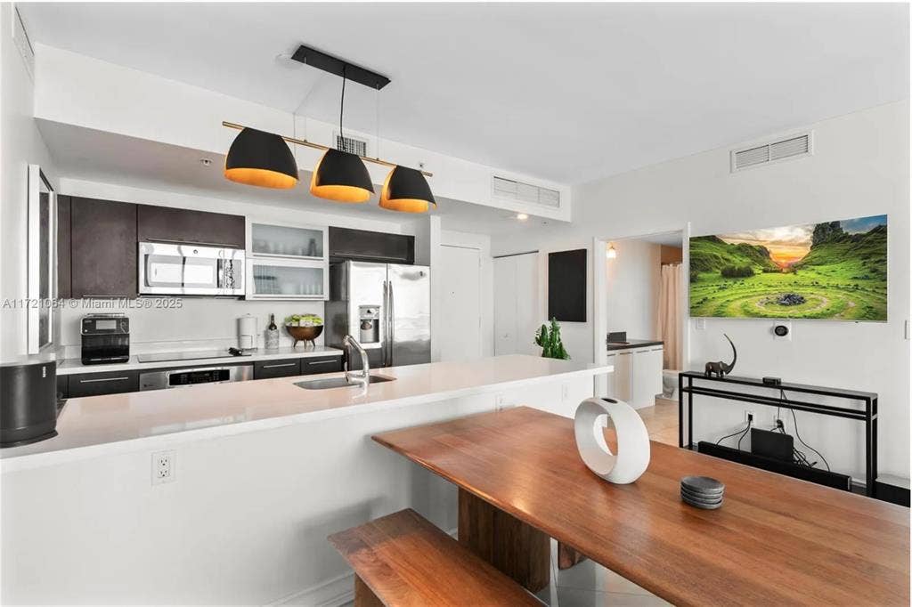 Room For Rent In Brickell