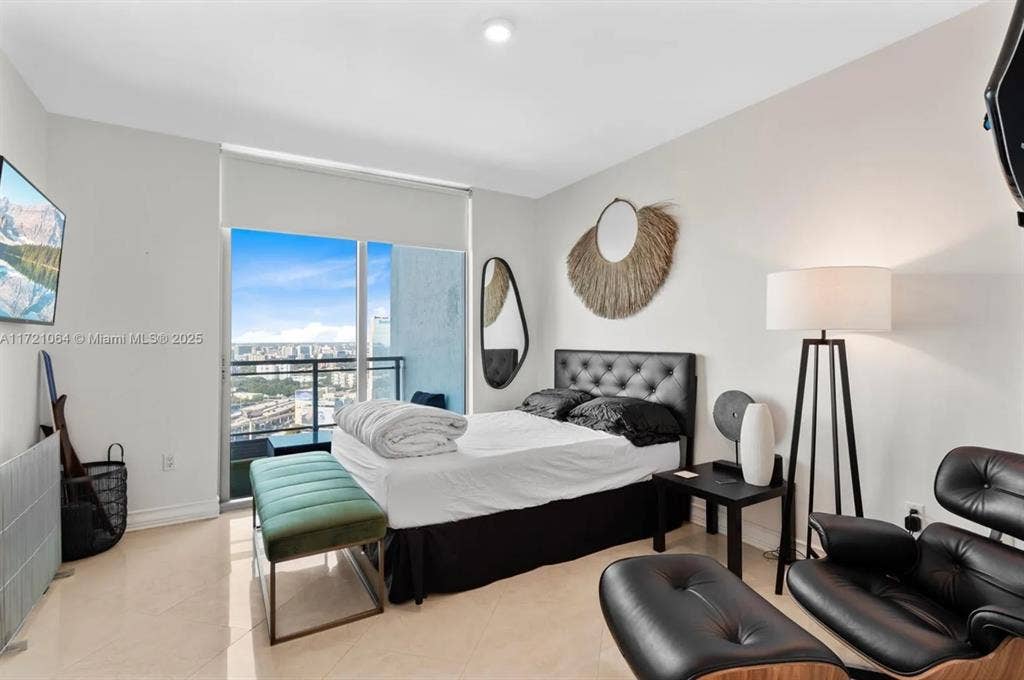 Room For Rent In Brickell