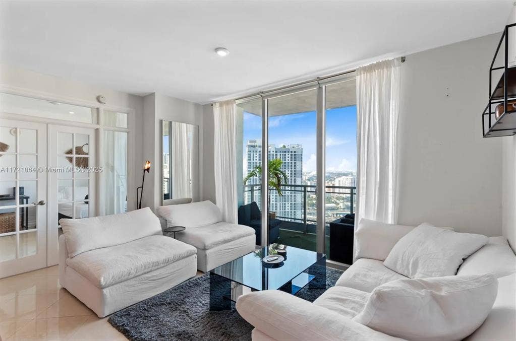 Room For Rent In Brickell