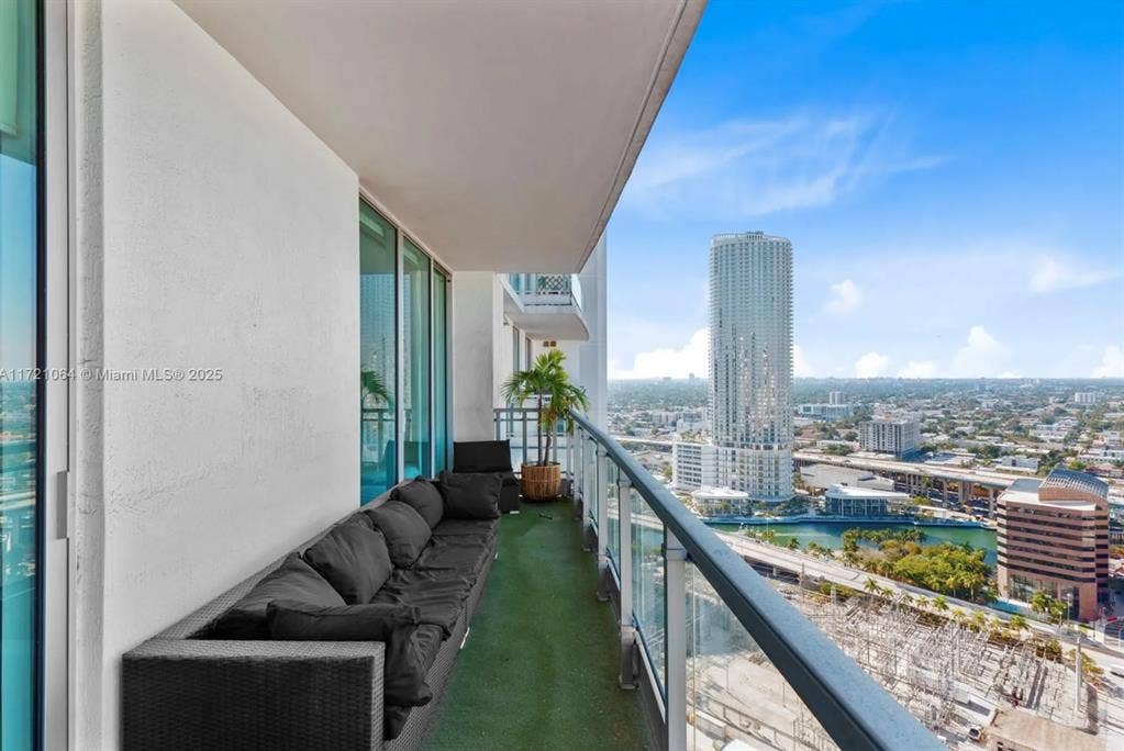 Room For Rent In Brickell