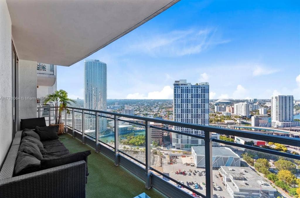 Room For Rent In Brickell