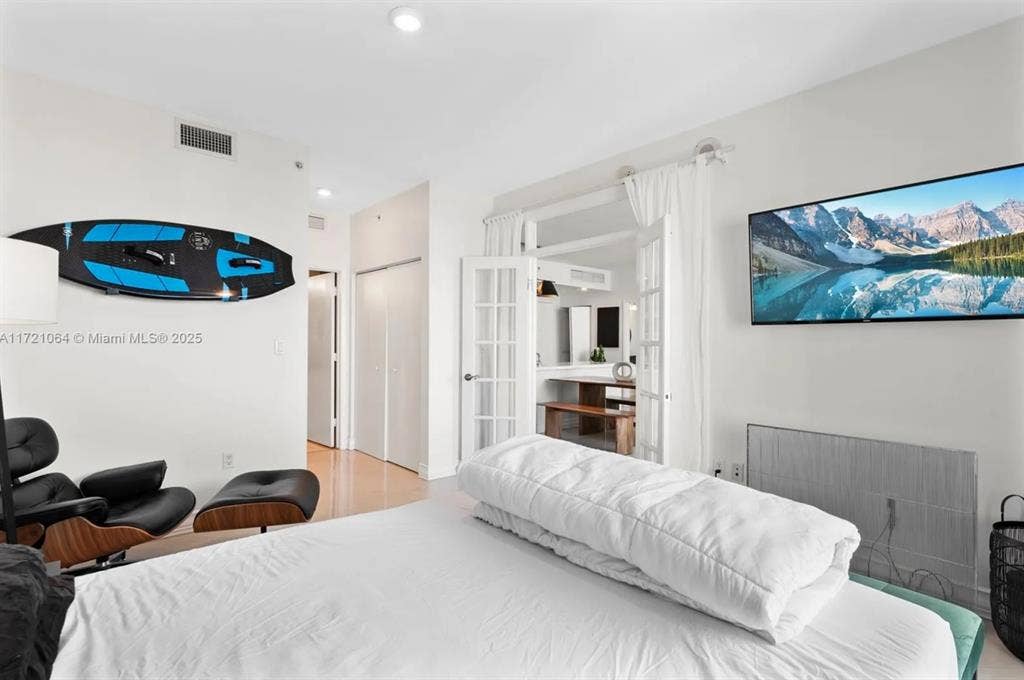 Room For Rent In Brickell