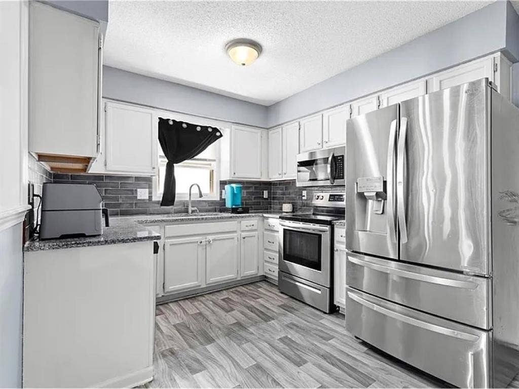 Looking for a roommate!