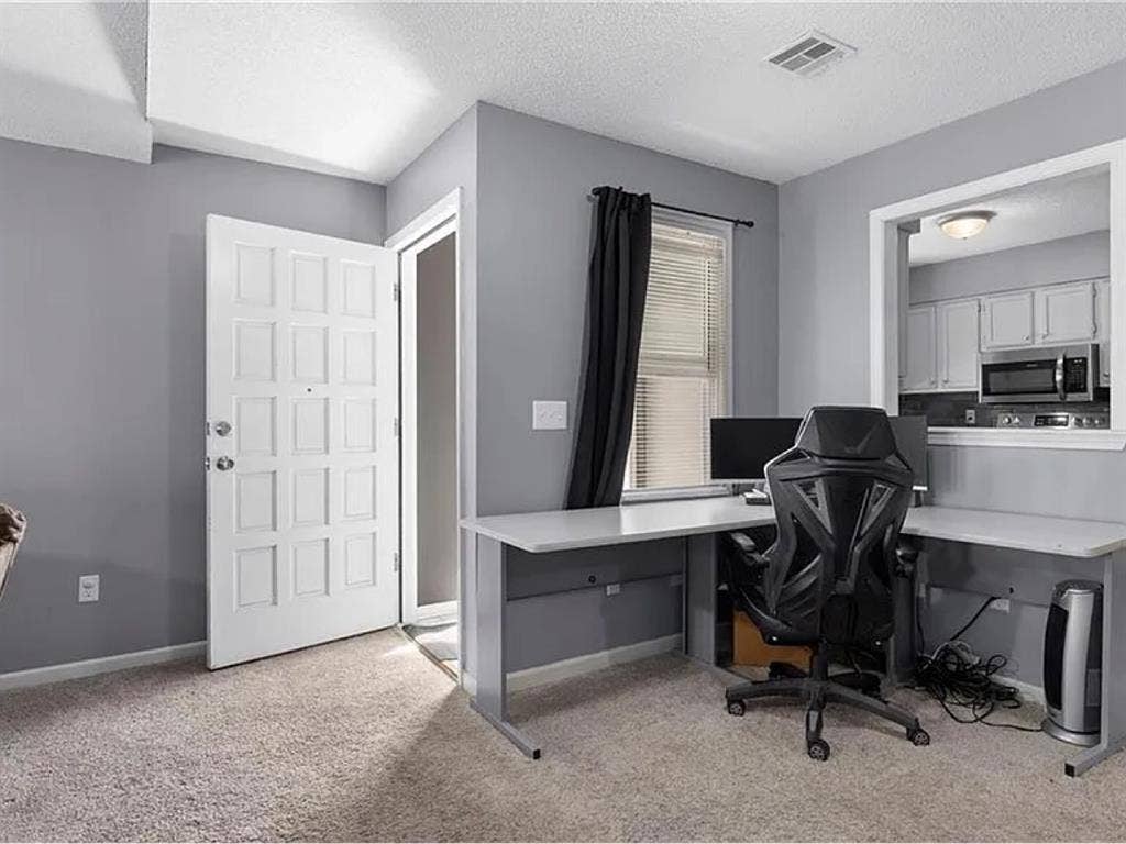 Looking for a roommate!