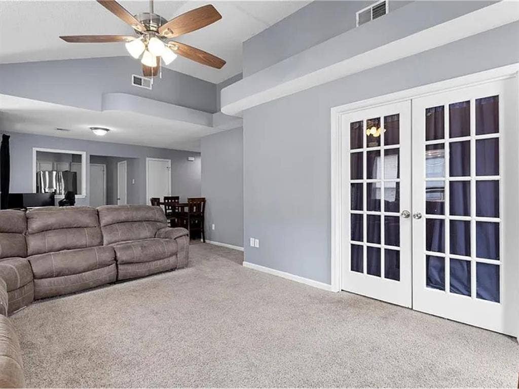 Looking for a roommate!