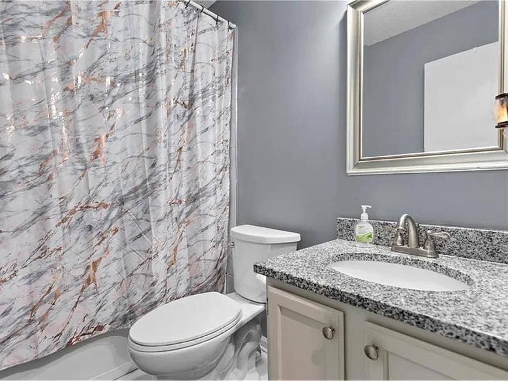 Looking for a roommate!