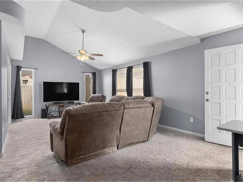 Looking for a roommate!