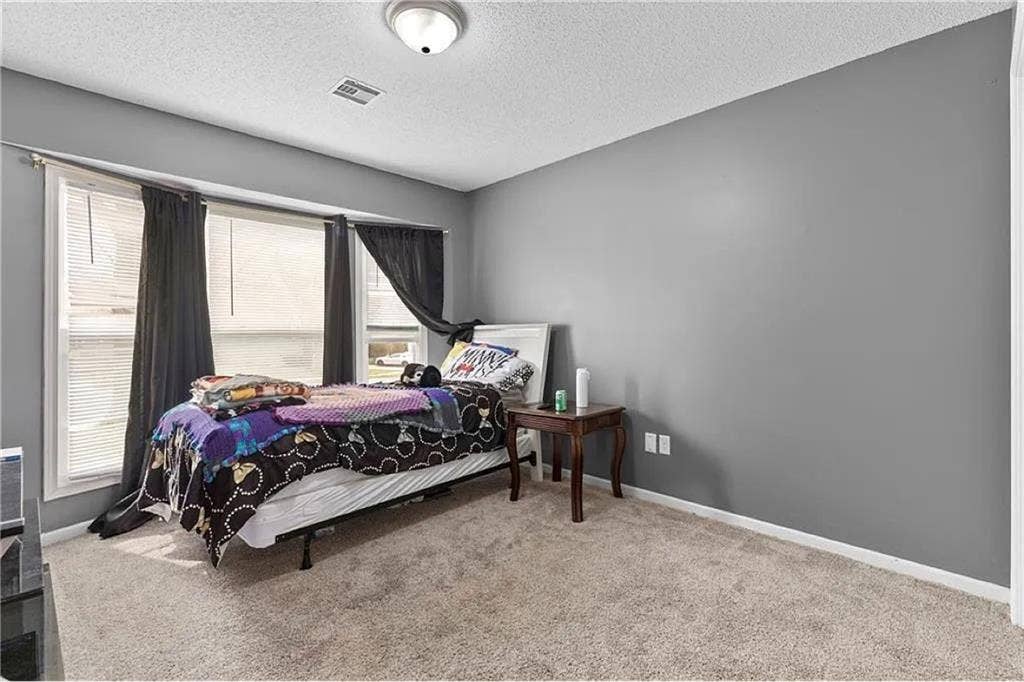 Looking for a roommate!