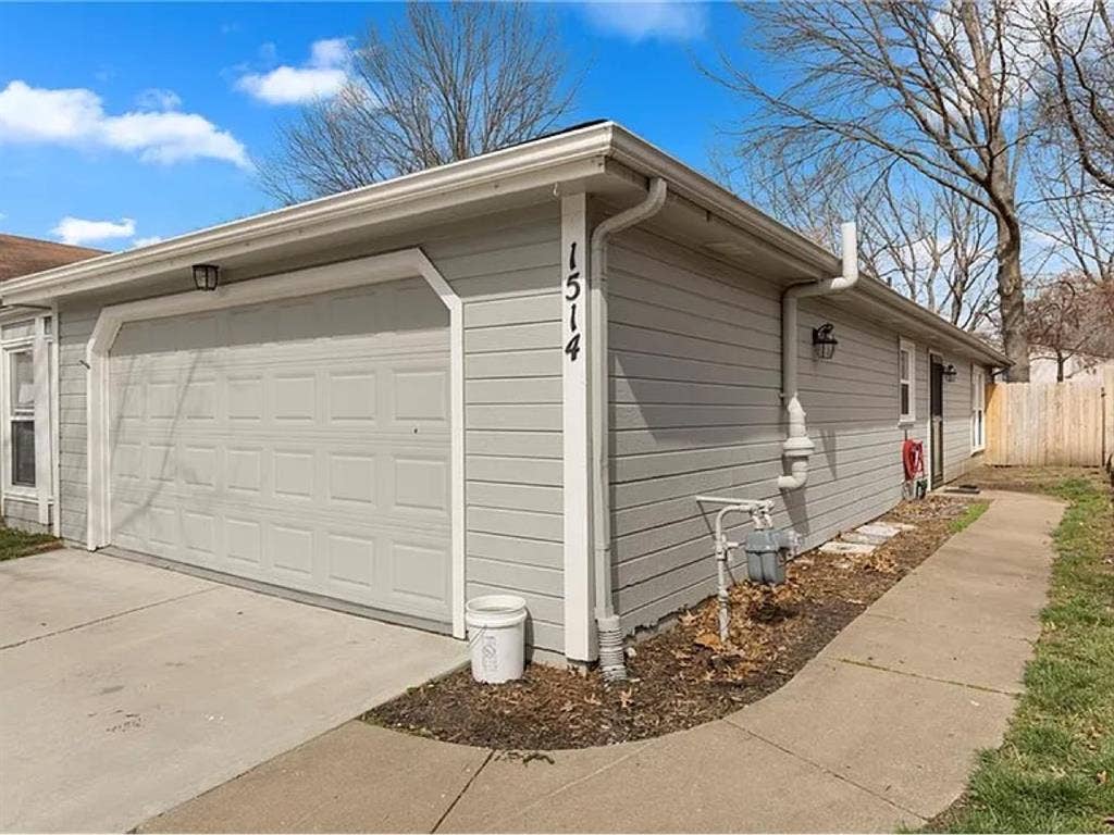 Looking for a roommate!