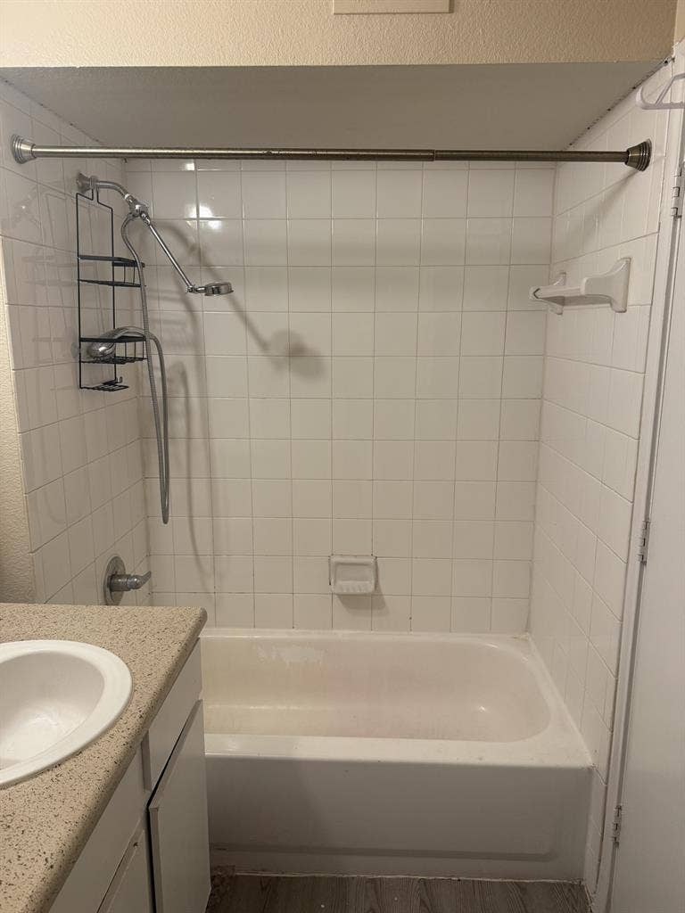 Roommate in Windcrest area