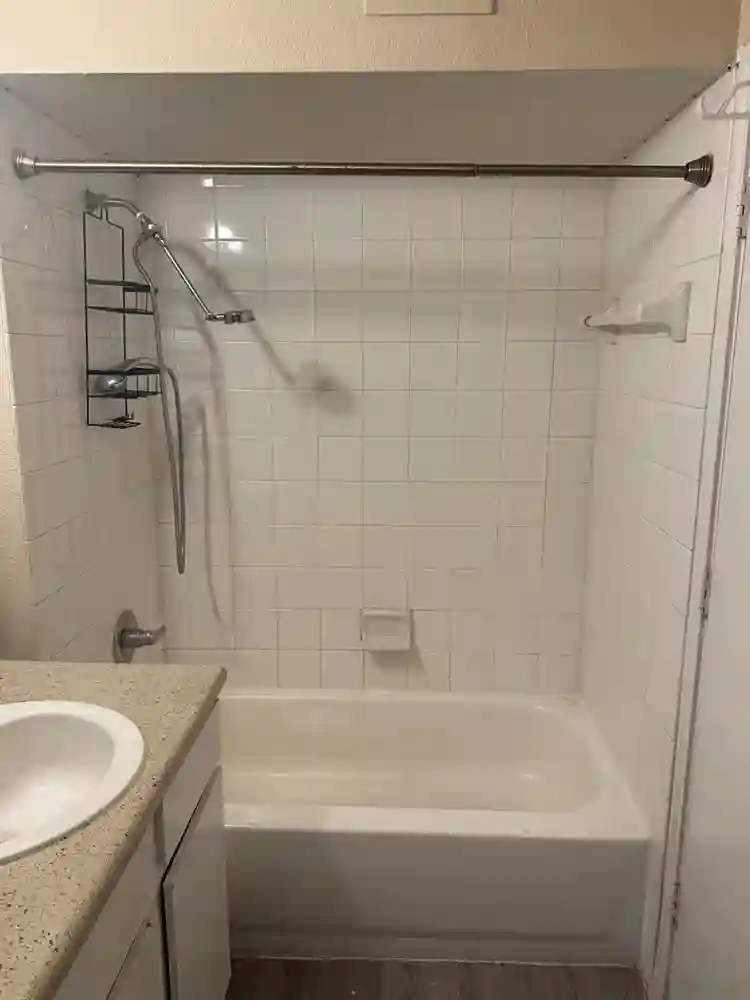 Roommate in Windcrest area