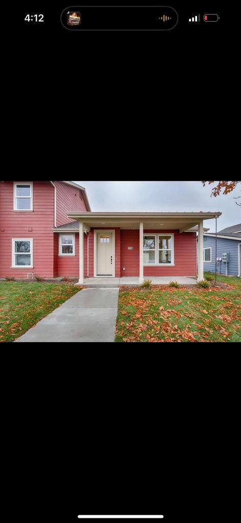 Girl house! Room w bathroom