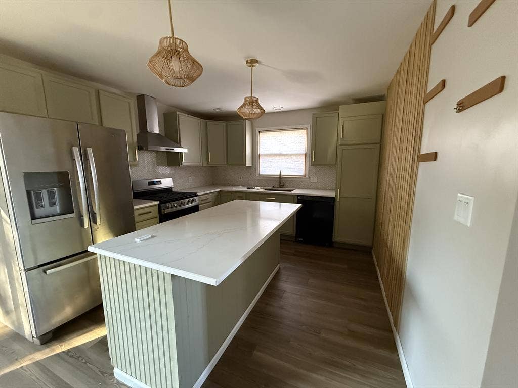 You get 2bedroom living room & park