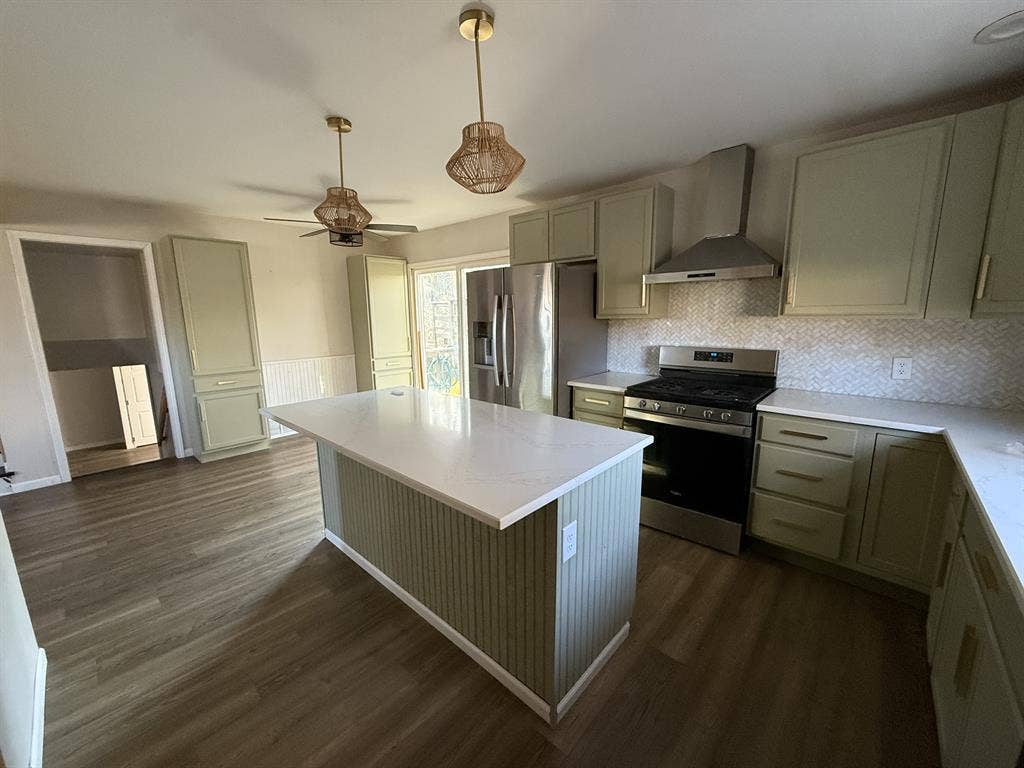 You get 2bedroom living room &amp; park