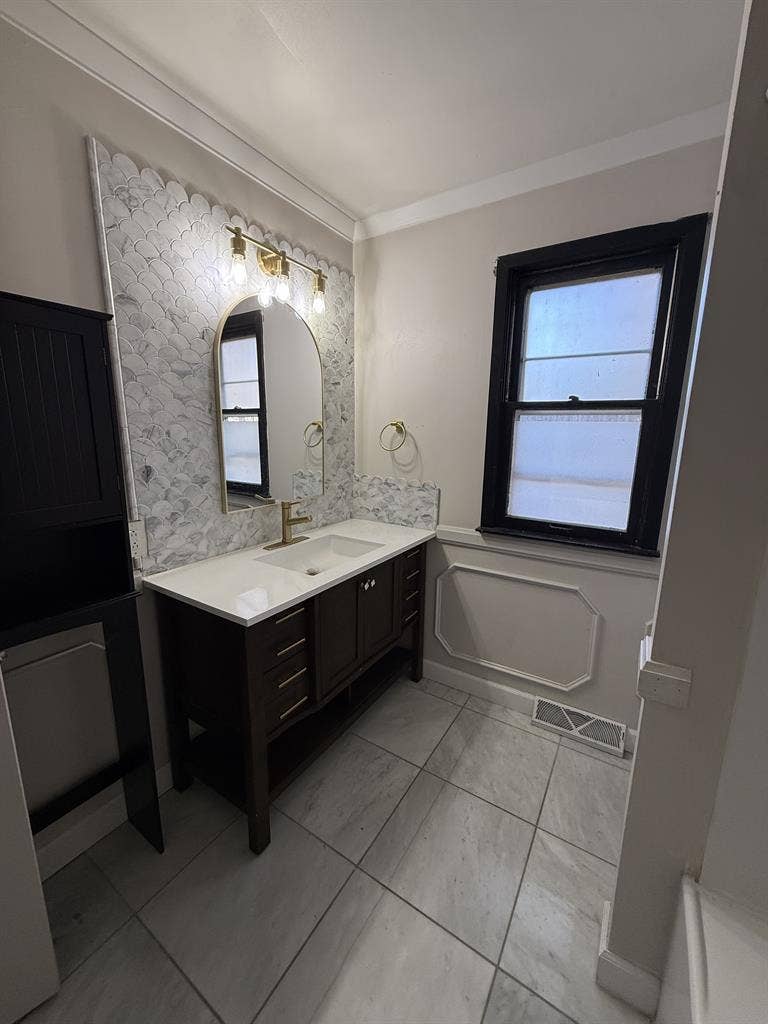 You get 2bedroom living room &amp; park