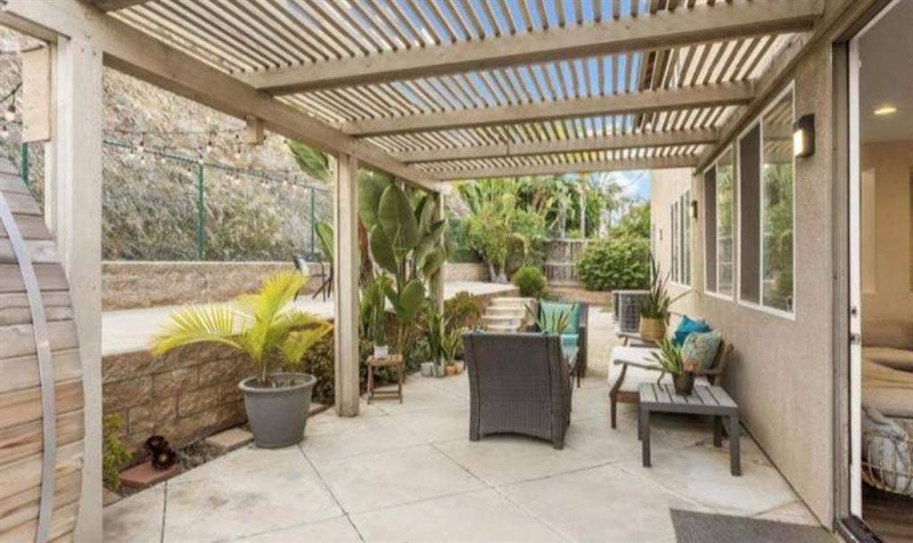 2 rooms available -Move in Ready!