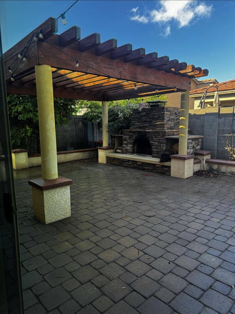 Looking for a female roommate!