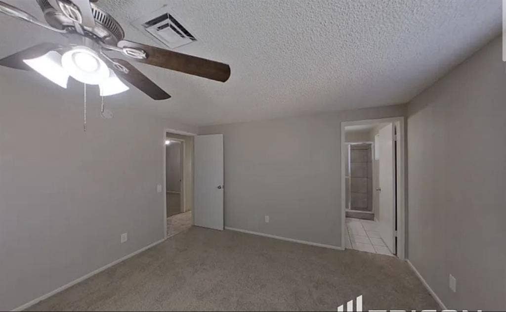 Looking for 2 female roommates!