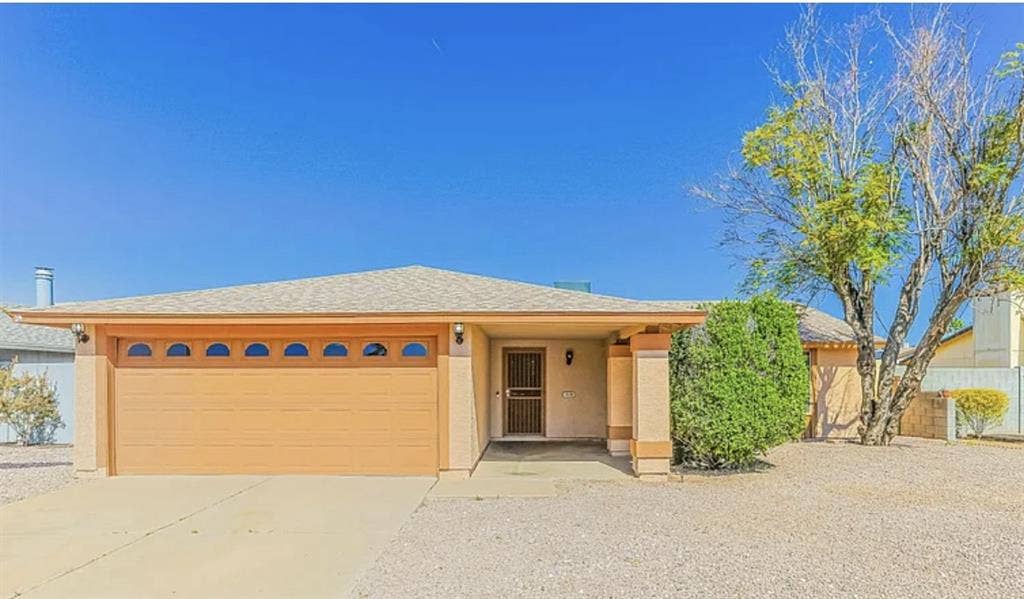 Looking for 2 female roommates!