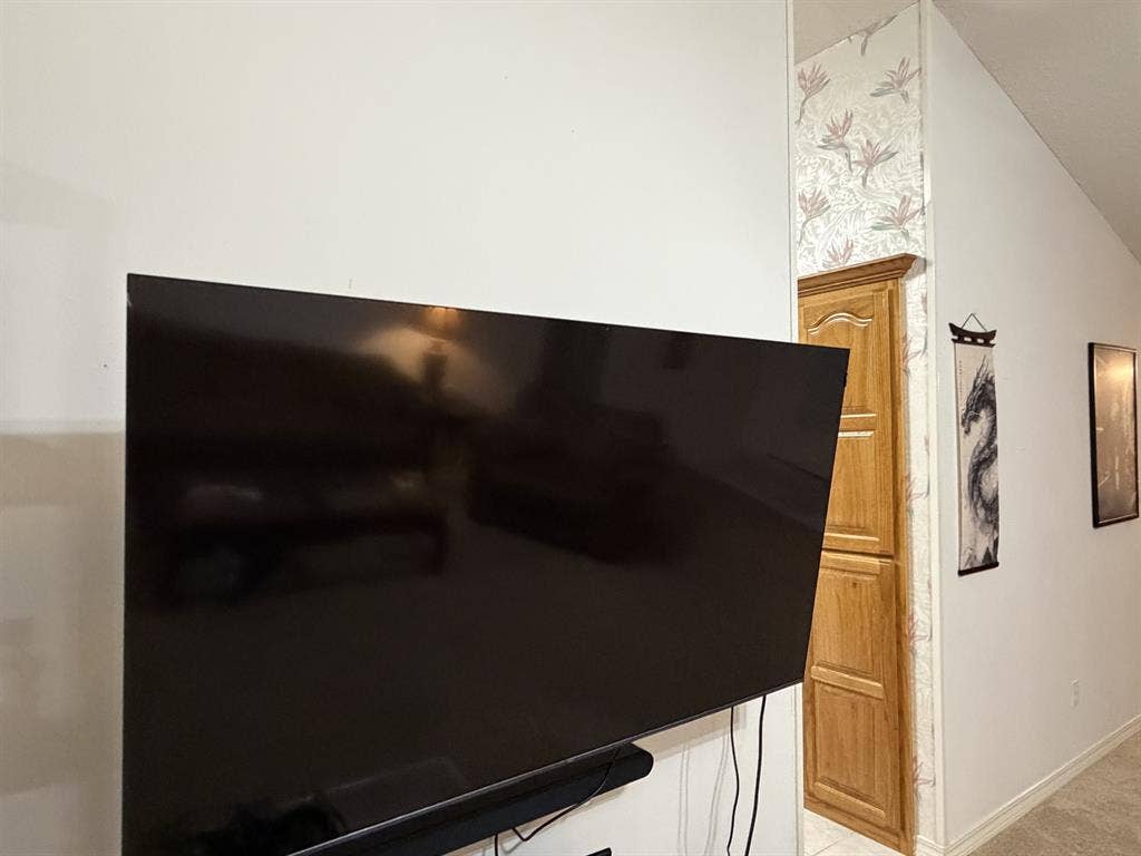 need 2 roommates, 1 min from uwf