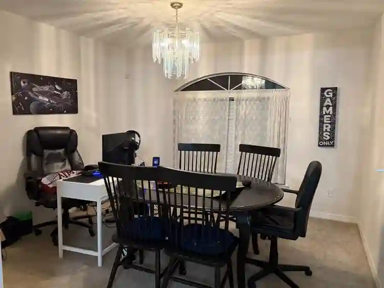 need 2 roommates, 1 min from uwf