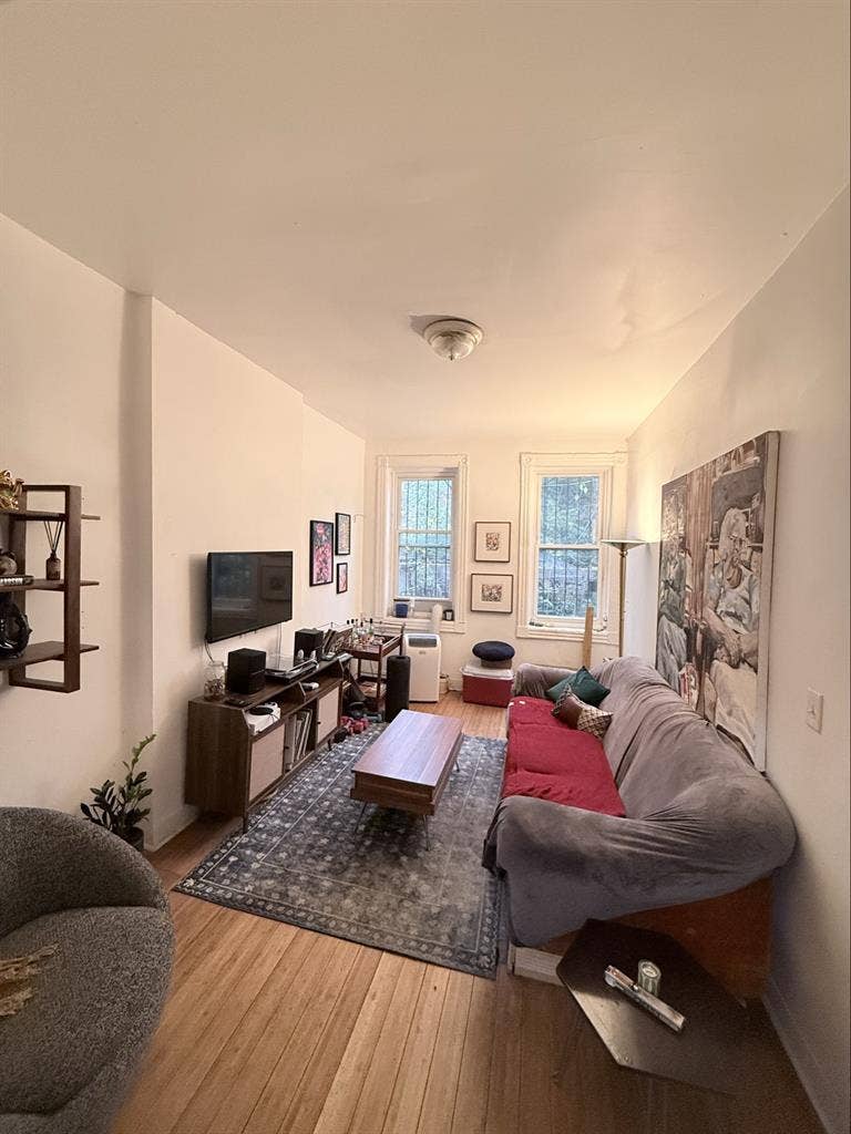 Room available in huge ba apt