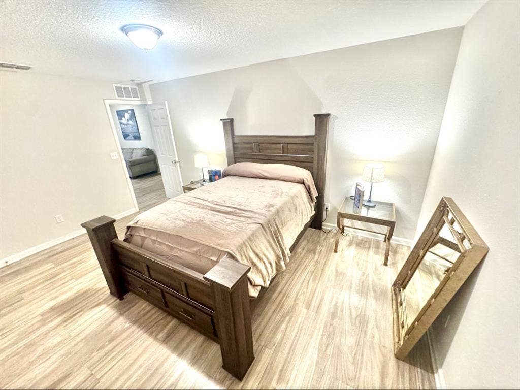 Room in Jacksonville w/Private Bath